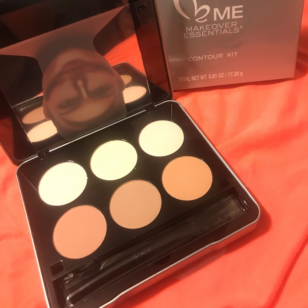 MAKEOVER ESSENTIALS CONTOUR KIT